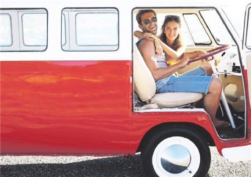 Junge Menschen unterwegs: Das Auto ist als individuelles Fortbewegungsmittel für viele sehr wichtig. Foto IMAGO