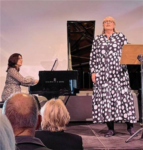Kongeniale Partnerinnen: Pianistin Sophie Raynaud und Mezzosopranistin Okka von der Damerau. Foto  Kirchner