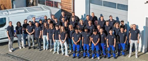 Lädt ein zum Tag der offenen Tür: das Team der Firma Langreiter.Fotos Langreiter