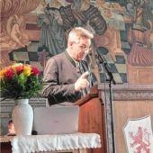 <p>Landrat Otto Lederer bei seinem Grußwort.</p>