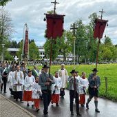 Trachtler pilgern zur Gnadenkapelle