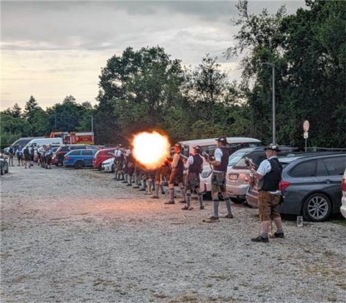 Lautstarke Tradition: Auch die Böllerschützen kündigen das Volksfest an. Foto Dalhoff