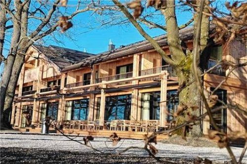 „Luxus in zurückhaltender Form“: der Chiemgauhof in Übersee. Foto Archiv Becker