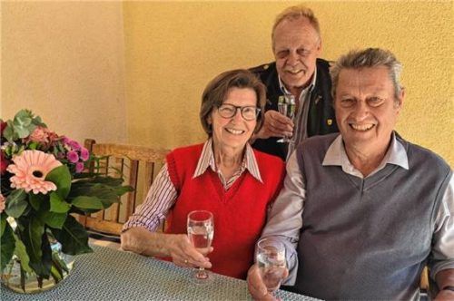 Maria und Sebastian Hofstetter mit Wolfgang Kirner. Foto  Ammelburger