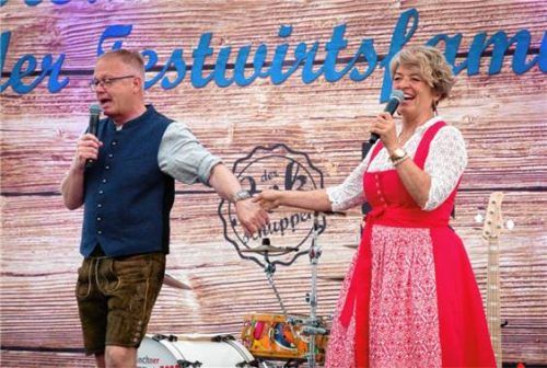 „Marianne und Michael der Kommunalpolitik“ alias Bürgermeister Robert Otter und seine Stellvertreterin Hildegard Brader. Fotos Günster
