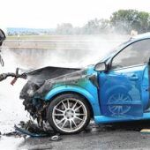Fahrzeug in Brand