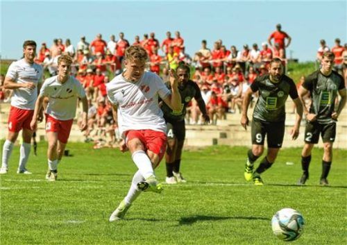Mit einem Elfmetertor war der SV Saaldorf im Relegations-Rückspiel in Führung gegangen.Foto Christian Butzhammer