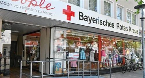 Mit neuem Konzept und barrierefreiem Zugang präsentiert sich jetzt der BRK-Shop in Waldkraiburg.Foto re