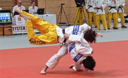 Mukhamed Takhaev holte gegen Niklas Böhm (gelbe Hose) einen Sieg.Foto Paul Ampletzer