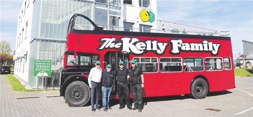 Musikgeschichte auf Rädern: Der legendäre Kelly-Family-Doppeldecker-Bus wurde restauriert. Foto DEKRA SE