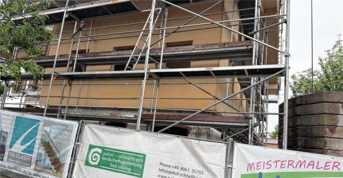 Nach dem Teilabriss wird das ehemalige Donbeck-Anwesen durch einen Neubau ersetzt. Der Rohbau ist bereits fertiggestellt. Fotos Kotter