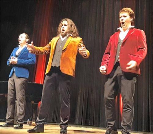 Nahmen der klassischen Musik das Elitäre: die „Jungen Tenöre“ (von links) Carlos Sanchez, Ilja Martin und Matthias Eger. Foto Zöller