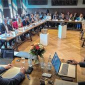Debatte um Hybridsitzungen