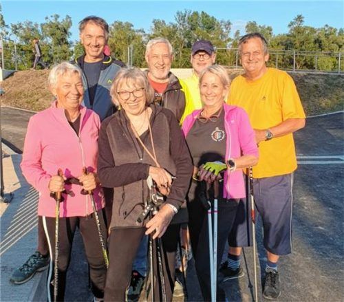 Nordic Walking hält fit und macht Spaß.Foto  re