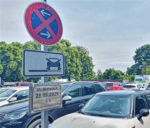Parkverbotsschilder auf dem Badria-Parkplatz sorgten im vergangenen Jahr teilweise für Verwirrung. Insbesondere die Bezeichnung „5h“ war für viele Besucher nicht eindeutig. Foto Birkhof