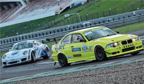 RGR-Pilot Andreas Rehwald im gelben brt BMW M3 E36 im tschechischen Most. Foto brt automotive