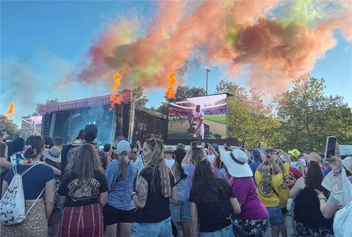 Rund 6.000 Besucher fanden sich im Laufe des Nachmittags zum Mallorca-Sommer-Festival auf dem Bruckmühler Volksfestplatz ein. Foto Mischi, Marktgemeinde Bruckmühl
