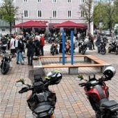 Motorradweihe auf dem Rathausplatz