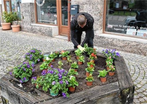 Sag es mit Blumen: Willkommensgruß für Gaufestgäste in Marquartstein. Foto Wunderlich