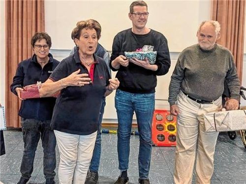 SAK-Leiterin Gabi Sander (vorne) gab gewohnt engagiert und beherzt den Takt beim bunten Nachmittag vor. Foto  Neuwirth