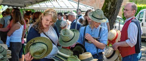 Sehr beliebt ist der Trachten- und Handwerksmarkt rund um den Marktplatz.