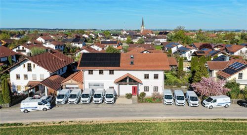 Seit dem Jahr 2000 in Oberneukirchen, seit 2009 im neuen Gebäude: die Firma Langreiter.Fotos Langreiter