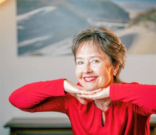 Sie setzt ein Zeichen zum Weltlachtag: Inge Fechter, Pressesprecherin des Europäischen Berufsverbands für Lachyoga und Humortraining. Foto Florian Fechter