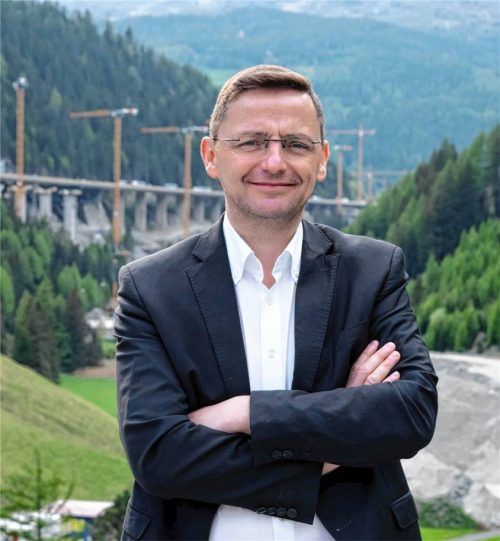 „So geht es nicht mehr weiter!“: Karl Mühlsteiger, Bürgermeister von Gries, organisiert die Demo, die am 30. Mai – mitten in den Pfingstferien – die Brenner-Autobahn lahmlegen wird. Foto dpa