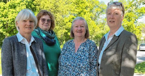Solidarität und gemeinsames Handeln ist ihnen wichtig: (von links) Zweite Vorsitzende Anneliese Weber, Schriftführerin Sylvia Krenzler, Schatzmeisterin Gudrun Lischewski sowie die Vorsitzende Annemarie Heimrath von der KFD St. Michael.Foto re