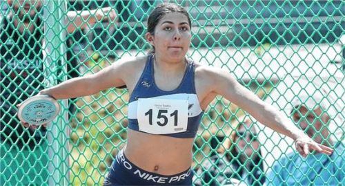 Sophie Garza vom TSV Bad Endorf siegte in Zorneding im Diskuswurf und Kugelstoßen.Foto Stuffer