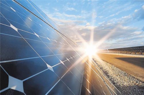 Stärker geht es nicht: Zapft man die Sonne als Energielieferant wirkungsvoll an, wird sie zur mächtigsten Stromquelle. Foto Smarterpix/Petkov