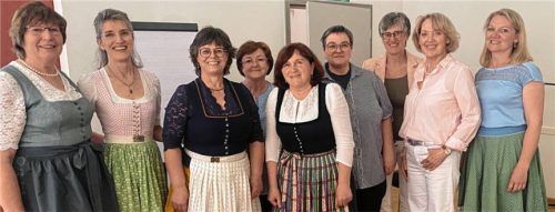 Stehen an der Spitze des katholischen Frauenbundes in Bad Aibling: (von links) Resi Raß, Lydia Wudy, Birgit Baumann, Annemarie Karl, Margit Stockinger, Rosmarie Kaderli, Elisabeth Boxhammer, Anneliese Schmelzer und Verena Schlier. Foto re