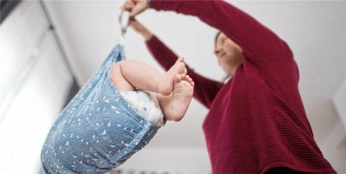 Steigende Frustration und viel Bürokratie im Traumberuf: Die Hebammen in der Region warnen vor den Folgen des Hebammenhilfevertrags, auch wenn dieser zum 1. April nachgebessert wurde. Foto dpa