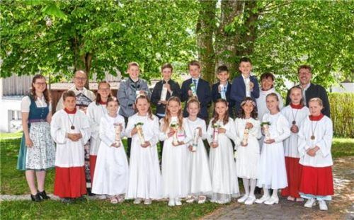 Strahlende Gesichter bei der Erstkommunion in Eggstätt. Foto Winkler