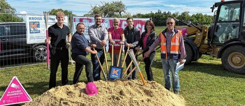 Symbolischer Spatenstich in Edling mit Vertretern der Gemeinde und der Telekom. Foto Telekom