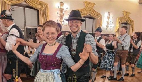 Tanzfreude pur beim Volkstanz der Holzlandler Trachtler in Pleiskirchen. Fotos  Huber