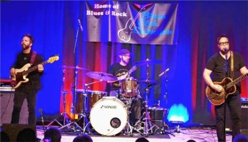 The Cold Stares aus Evansville traten in Rimsting auf.Foto re