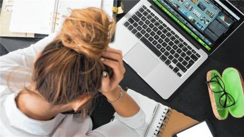 Trauer hat Auswirkungen auf die Arbeitsfähigkeit, etwa durch Konzentrationsprobleme oder Erschöpfung. Foto pexels