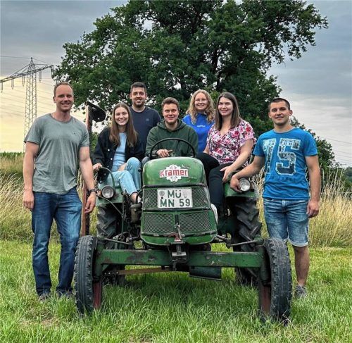Vereinsarbeit mit PS: (von links) Thomas Heindl, Magdalena Gottwald, Michael Gottwald, Christoph Saller, Simone Saller, Christine Heindl und Fabian Bruckmaier. Foto re