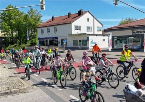 Viel Spaß beim Radl-Korso für sichere Radwege.Foto  re