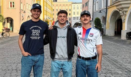 Vinci, Michi und Maxi haben sich selbst zu Rosenheims Restauranttestern ernannt. Inzwischen folgen rund 2.500 Personen ihren Tipps. Foto re