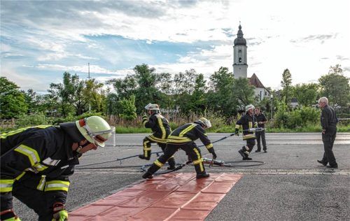 Voller Einsatz und gleichzeitig volle Konzentration: Die Wertungsprüfung mit ihrem Zeitlimit von 240 Sekunden nimmt den Stress echter Einsätze vorweg.