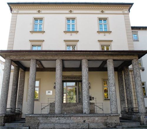 Vor dem Amtsgericht in Rosenheim ist ein Journalist aus der Region zu einer Geldstrafe verurteilt worden.Foto dpa