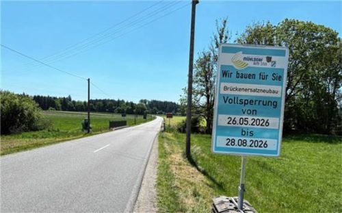 Wegen eines Brückenbaus bleibt die Kreisstraße bis Ende August gesperrt. Fotos Manzinger