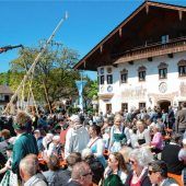 Bernau löst Maibaum mit 1.100 Euro aus