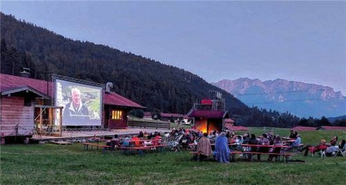 Werner Herzog im Open-Air-Kino. Foto re