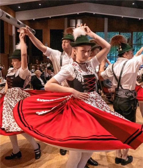 Wirtshausmusizieren des Unterwössner Trachtenvereins D’Achentaler und der Musikschule. Foto  Flug