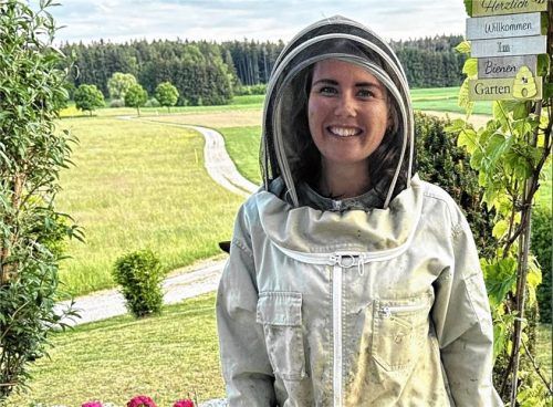 Zehn Bienenvölker hat Elena Eberl, somit 600.000 tierische Mitarbeiter.