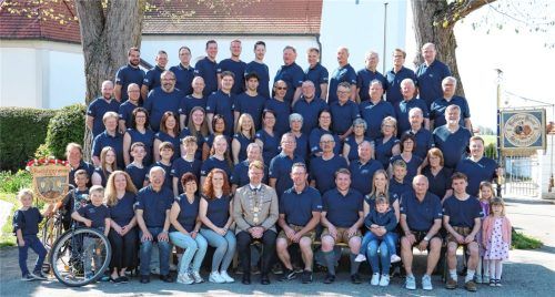 Zum 125-jährigen Jubiläum versammelt sich der Verein mit seinen 127 Mitgliedern zum Gruppenfoto – ein lebendiges Zeichen für gelebte Tradition, starken Zusammenhalt und das aktive Vereinsleben im Ort. Fotos Radfahrverein Walkersaich