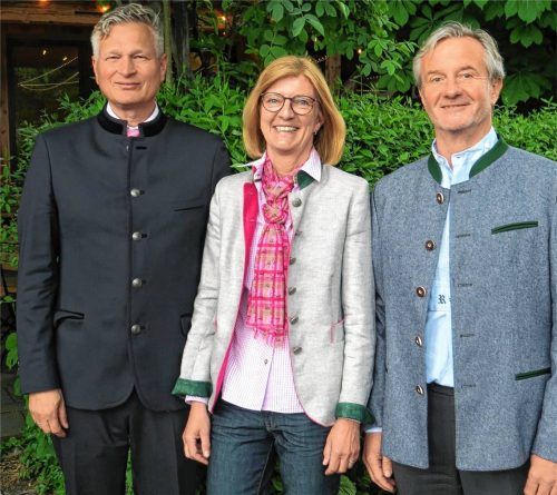 Zwei bekannte Gesichter und ein neues an der Bruckmühler Gemeindespitze: (von links) Bürgermeister Richard Richter mit Zweiter Bürgermeisterin Anna Wallner und dem neu gewählten Dritten Bürgermeister Robert Plank. Foto Baumann